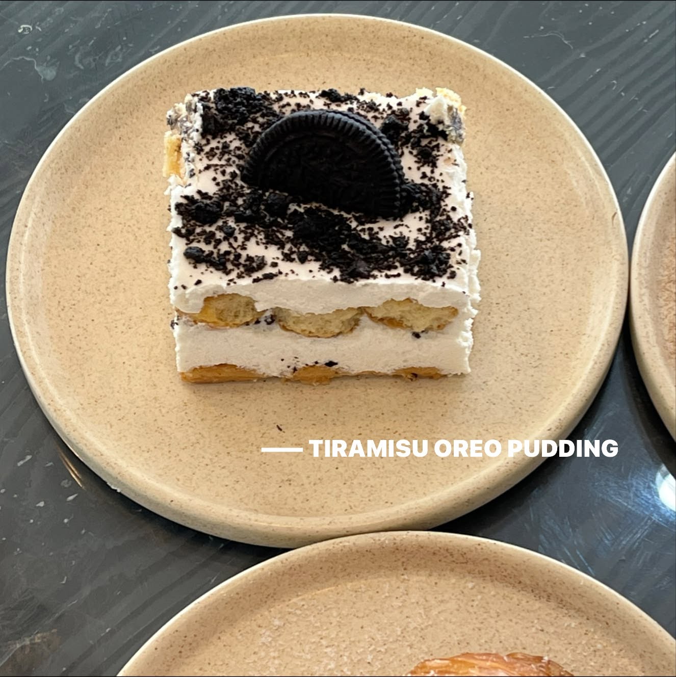 A tiramisu oreo pudding dessert from The Aperó